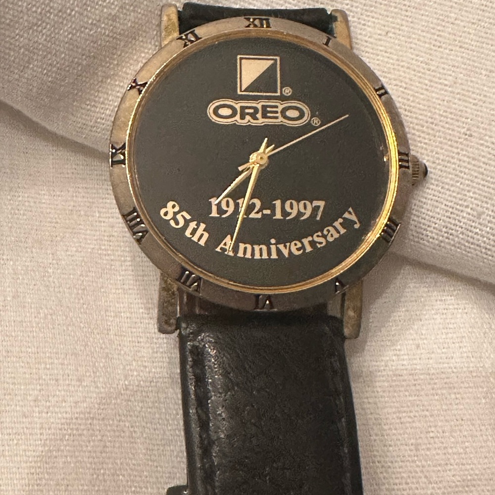Oreo unisex 85 anniversary black and gold watch
